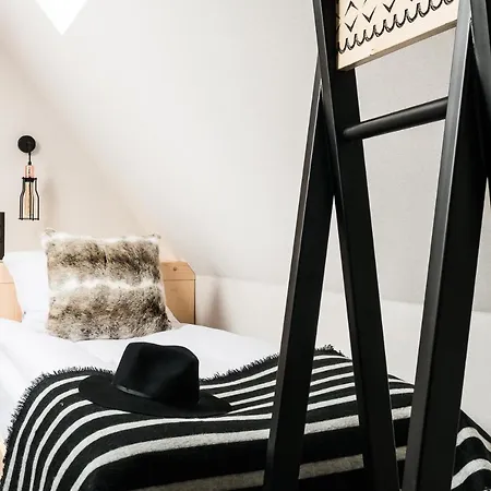 Szymaszkowa Bed and Breakfast 4*